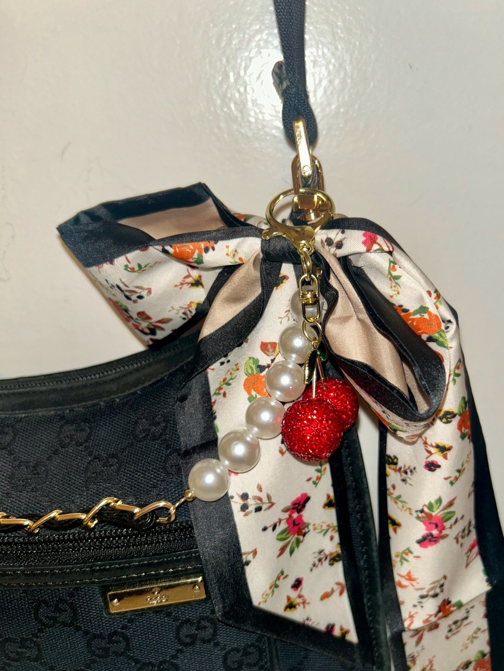 Gucci GG Canvas Black Shoulder Hobo with Gold Chain and Scarf Charm - Picture 2 of 16
